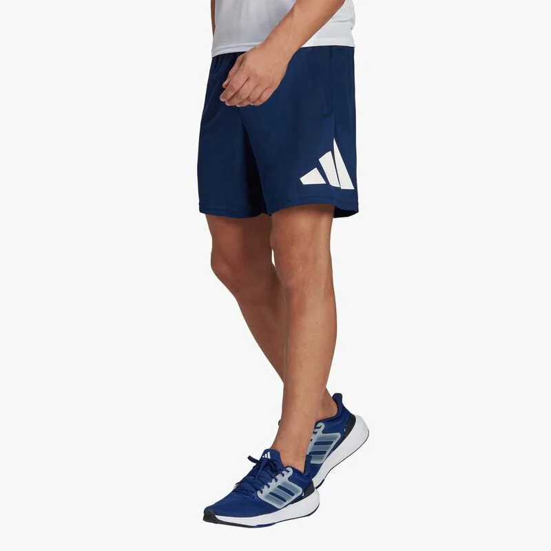 Short train essentials logo adidas