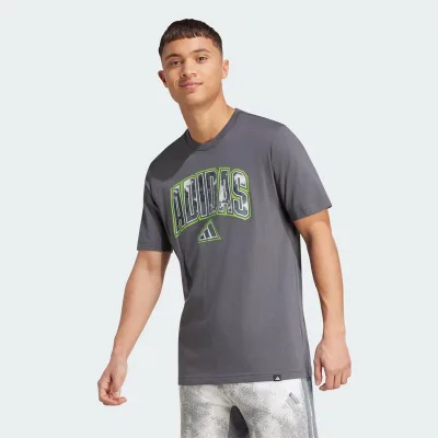 Polera graphic scrip camuflaje adidas